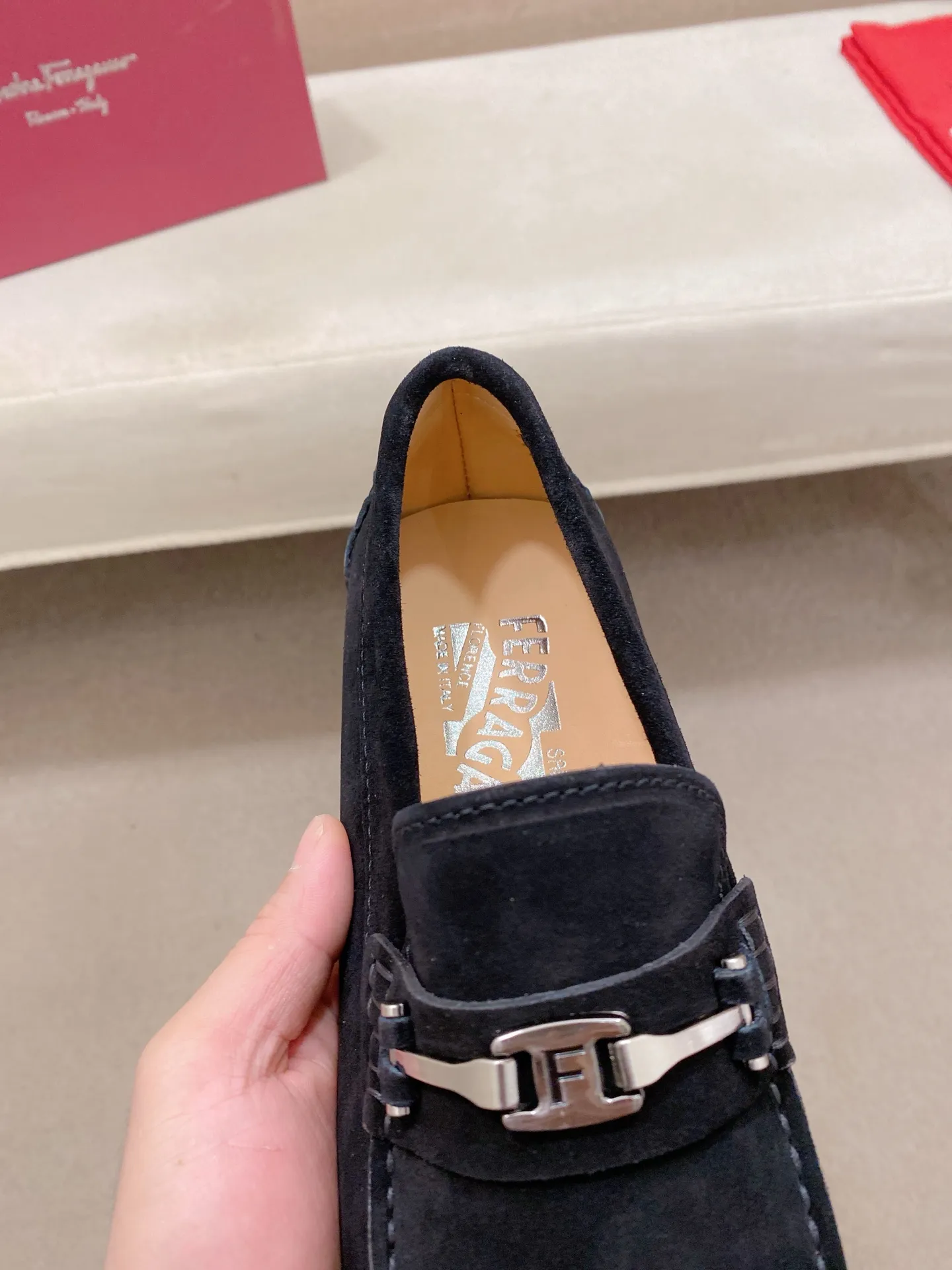 Factory price: 540💰High-end quality! Ferragamo🆕🆕Exclusive hot-selling products in stock🔥🔥New products on the shelves, high-quality Ferragamo men's pea shoes, high-end casual driving shoes, with complete packaging! 💪 💪 Material: imported suede cowhide 🐂 + imported high-quality water-dyed cowhide lining + wear-resistant outsole 👍🏻👍🏻 Features: high-end and comfortable, purely handmade 🚀 🚀 Create the perfect shoe that suits you best 🔥 🔥 Size: (38-44) 45 standard size can be customized!